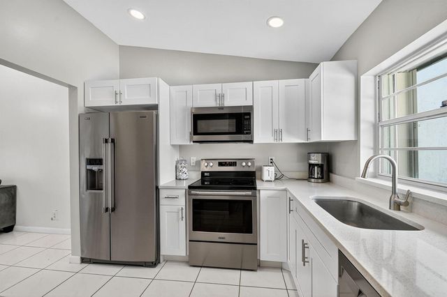 20 Camden Lane, Boynton Beach, FL 33426