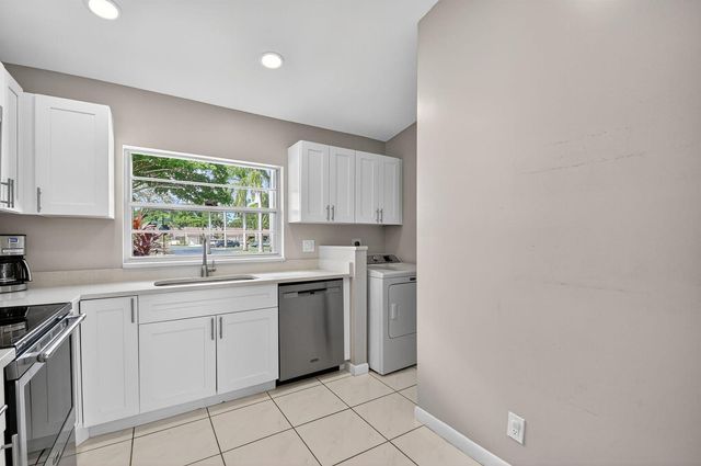 20 Camden Lane, Boynton Beach, FL 33426