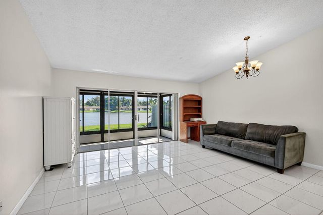 20 Camden Lane, Boynton Beach, FL 33426