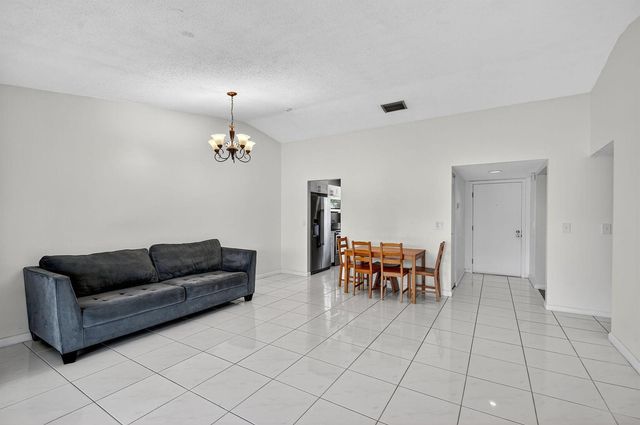 20 Camden Lane, Boynton Beach, FL 33426