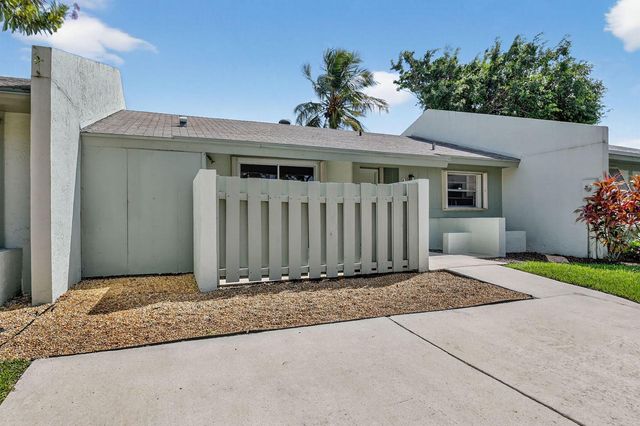 20 Camden Lane, Boynton Beach, FL 33426