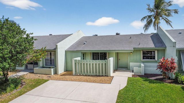 20 Camden Lane, Boynton Beach, FL 33426