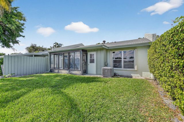 20 Camden Lane, Boynton Beach, FL 33426