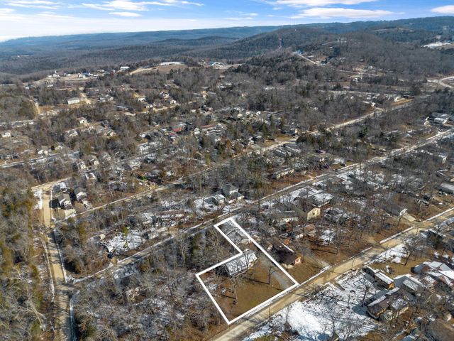 4013 White Oak Road, Merriam Woods, MO 65740