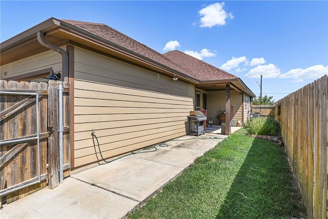 402 Deacon Drive W, College Station, TX 77845