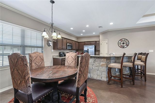 402 Deacon Drive W, College Station, TX 77845