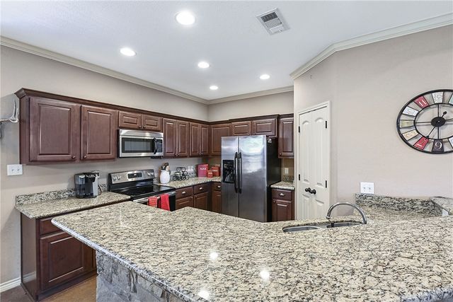 402 Deacon Drive W, College Station, TX 77845