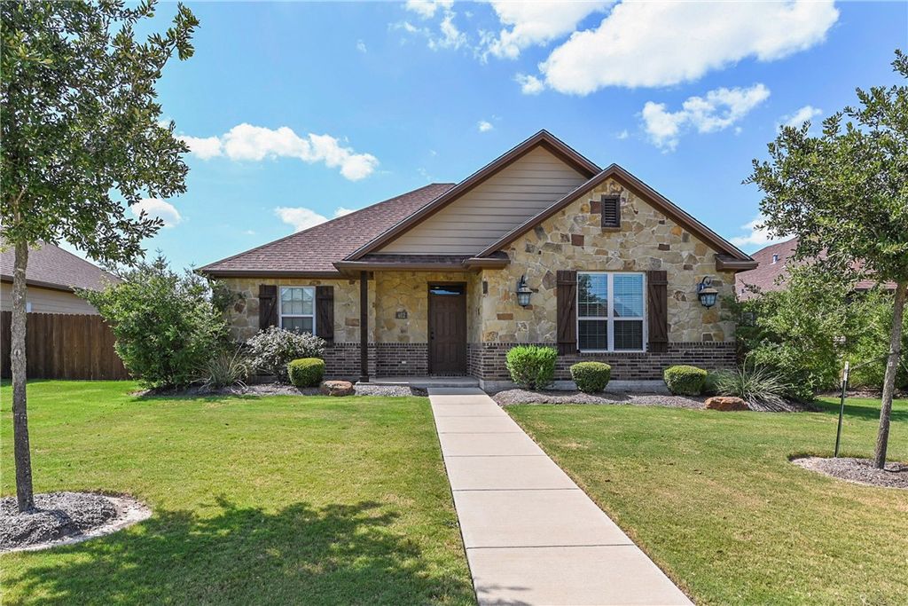 402 Deacon Drive W, College Station, TX 77845