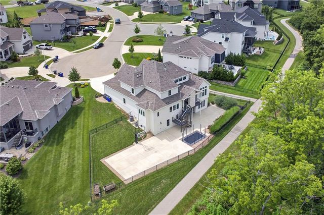 15410 W 166th Terrace, Olathe, KS 66062