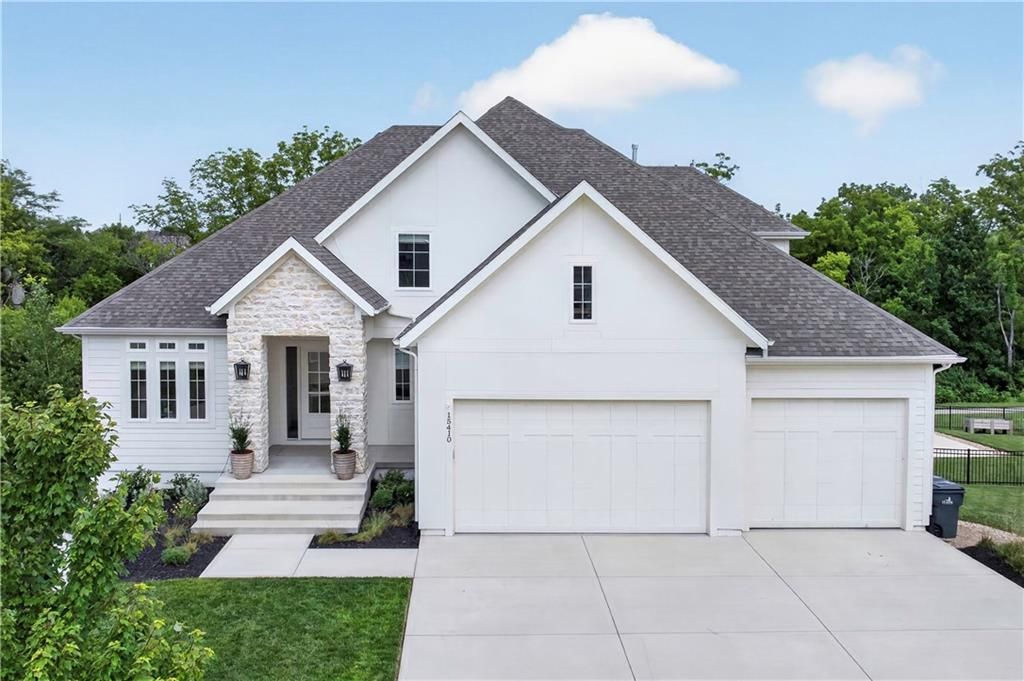 15410 W 166th Terrace, Olathe, KS 66062