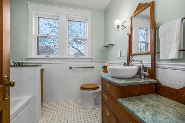 1024 S Broadway Street, Leavenworth, KS 66048