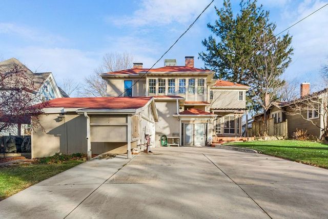 1024 S Broadway Street, Leavenworth, KS 66048