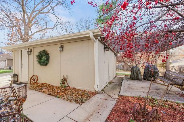 1024 S Broadway Street, Leavenworth, KS 66048