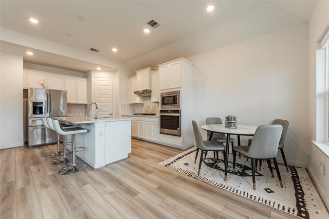 2816 Oakheath Crest Court, Pearland, TX 77089