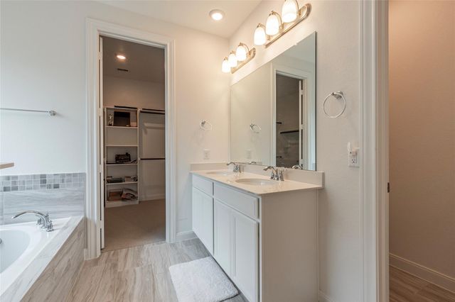 2816 Oakheath Crest Court, Pearland, TX 77089