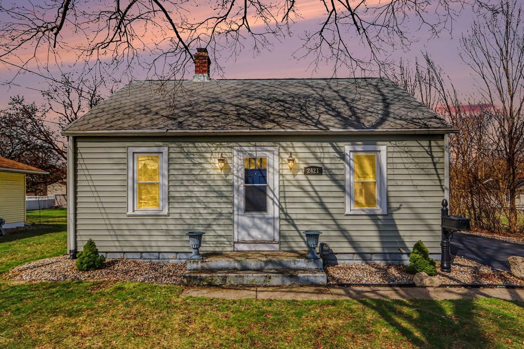 2421 Parchmount Avenue, Kalamazoo City, MI 49004