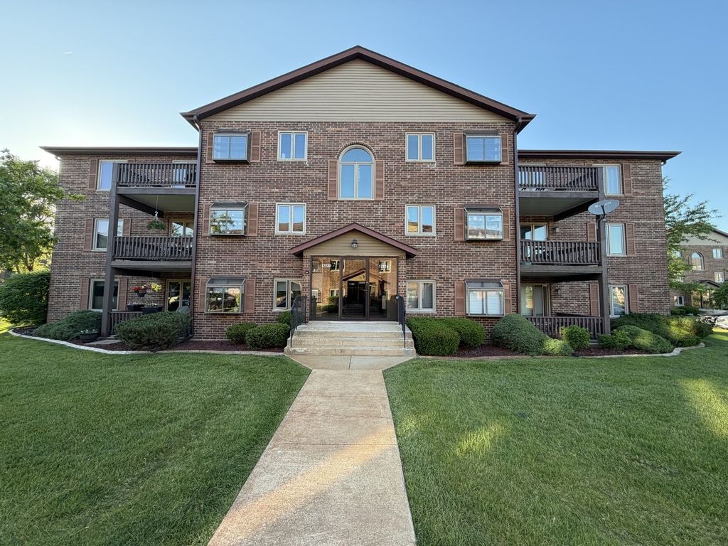 17230 Ridgeland Avenue 333, Tinley Park, IL 60477