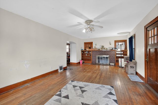 2803 E Grand Avenue, Des Moines, IA 50317