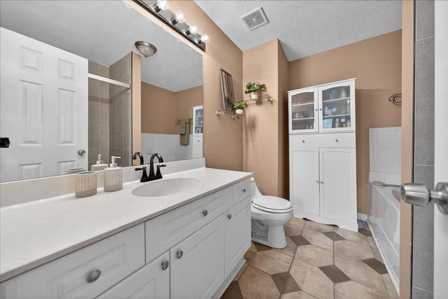 5700 Amalie Dr, Nashville, TN 37211