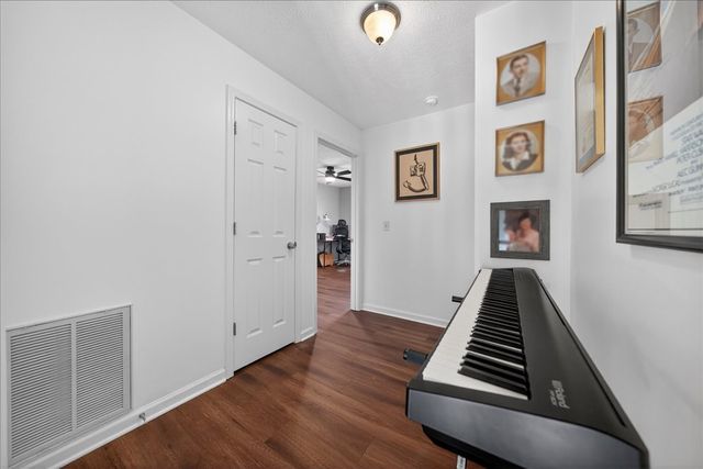 5700 Amalie Dr, Nashville, TN 37211