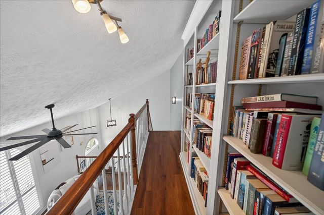 5700 Amalie Dr, Nashville, TN 37211