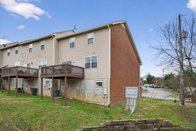 5700 Amalie Dr, Nashville, TN 37211