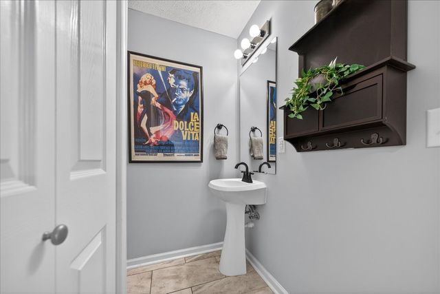 5700 Amalie Dr, Nashville, TN 37211