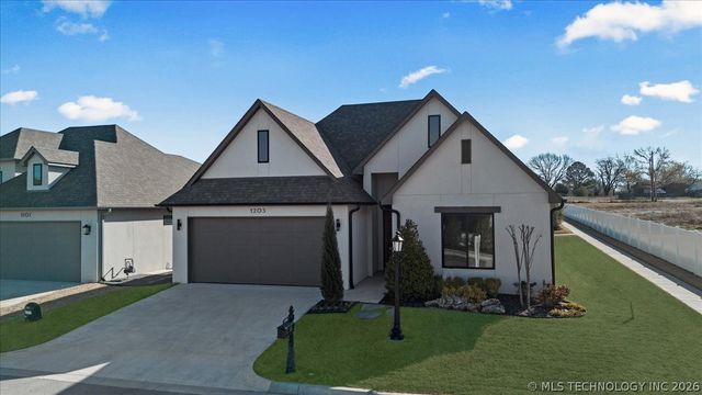 1203 N 71st Place, Broken Arrow, OK 74014