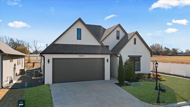1203 N 71st Place, Broken Arrow, OK 74014