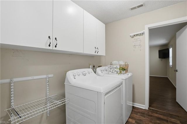 1765 Edgestone CT, Virginia Beach, VA 23453