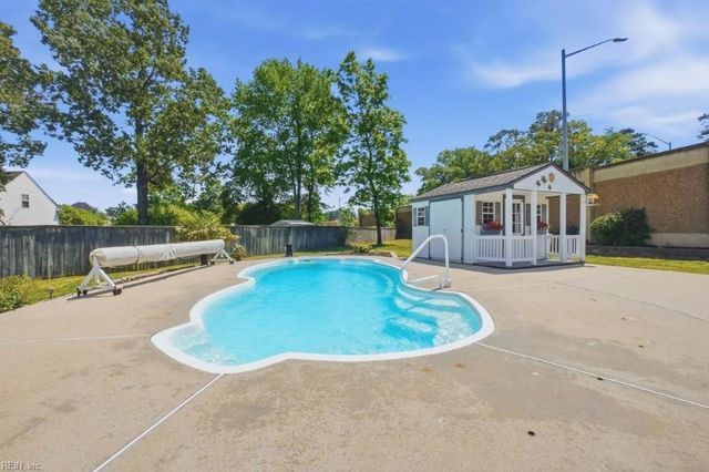 1765 Edgestone CT, Virginia Beach, VA 23453