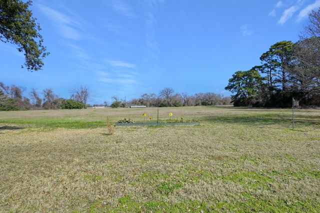 14826 Fm 1452 W, Normangee, TX 77871