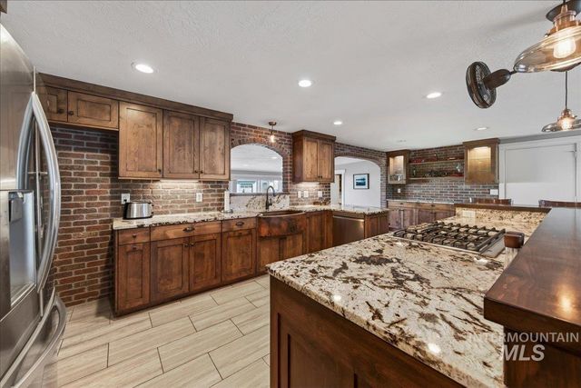 4230 N Patriot Cir, Meridian, ID 83646