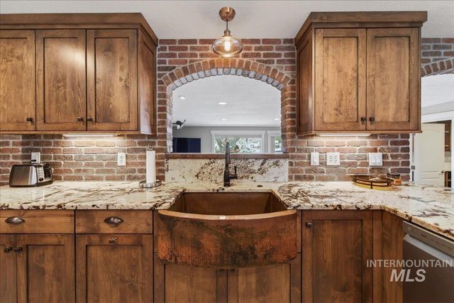 4230 N Patriot Cir, Meridian, ID 83646