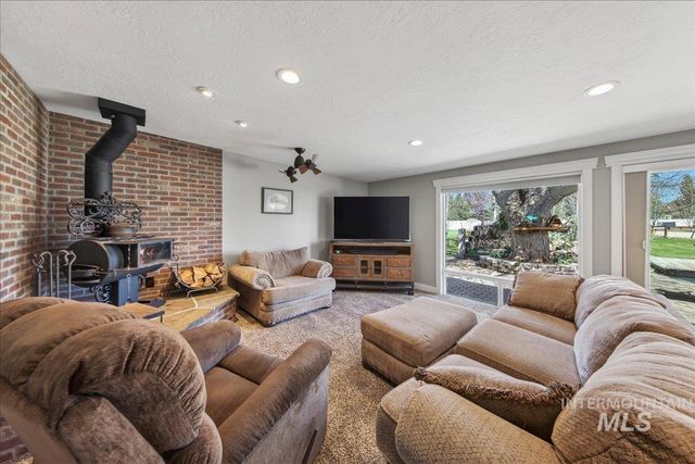 4230 N Patriot Cir, Meridian, ID 83646