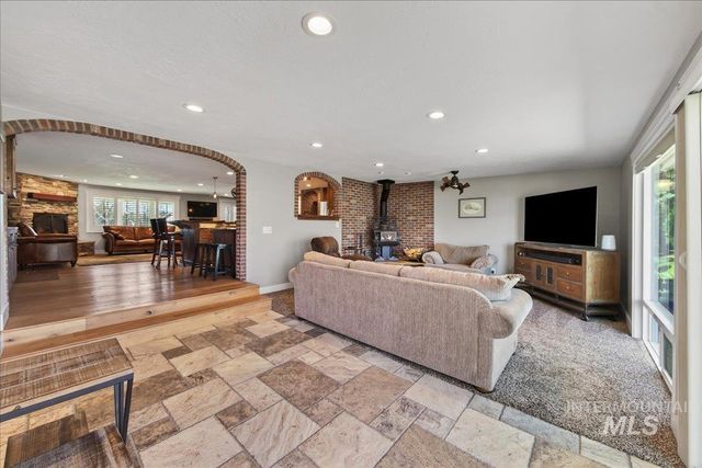 4230 N Patriot Cir, Meridian, ID 83646