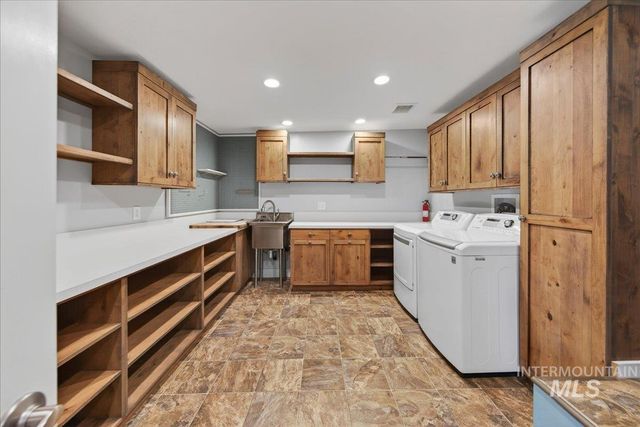 4230 N Patriot Cir, Meridian, ID 83646