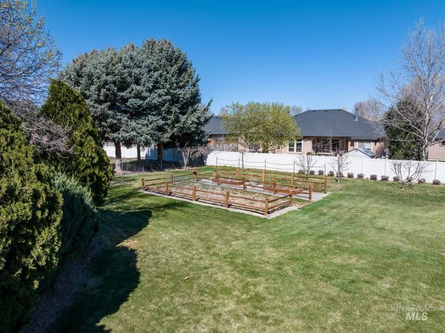 4230 N Patriot Cir, Meridian, ID 83646