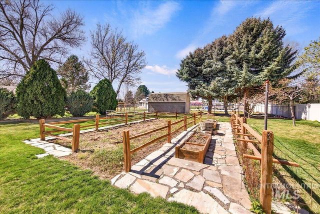 4230 N Patriot Cir, Meridian, ID 83646