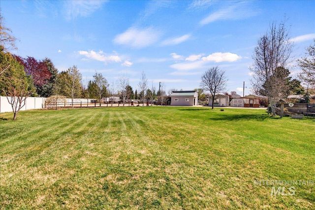 4230 N Patriot Cir, Meridian, ID 83646