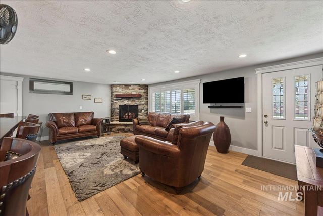 4230 N Patriot Cir, Meridian, ID 83646