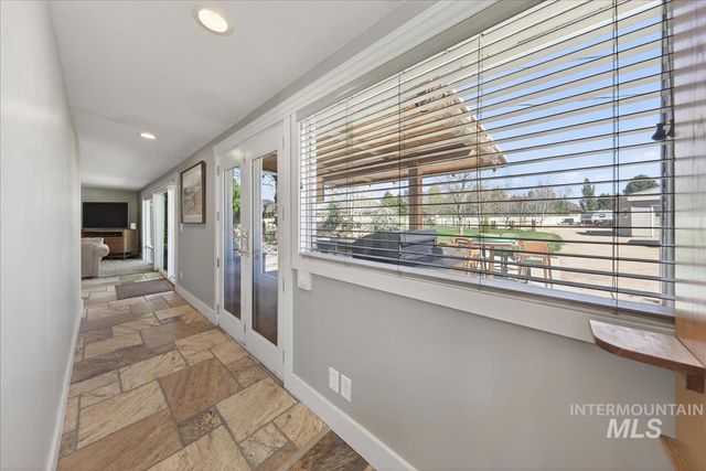 4230 N Patriot Cir, Meridian, ID 83646