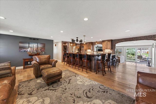 4230 N Patriot Cir, Meridian, ID 83646