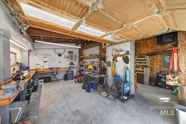 4230 N Patriot Cir, Meridian, ID 83646