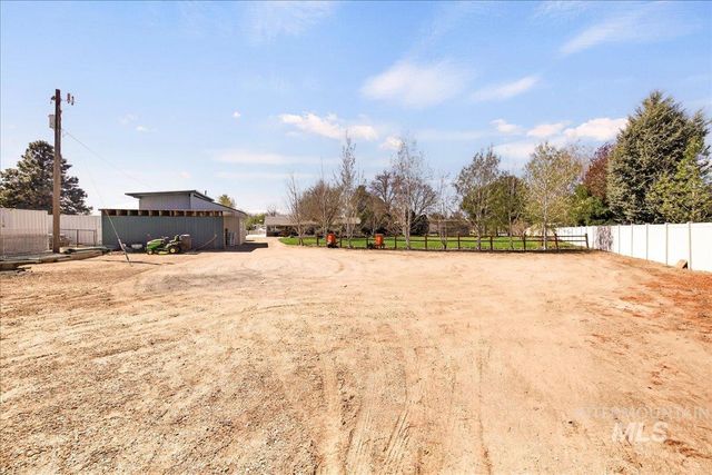 4230 N Patriot Cir, Meridian, ID 83646