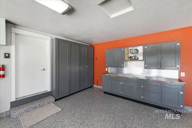 4230 N Patriot Cir, Meridian, ID 83646