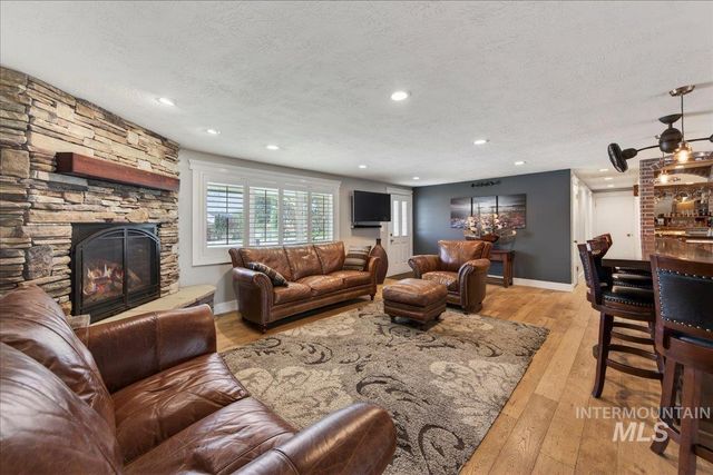 4230 N Patriot Cir, Meridian, ID 83646