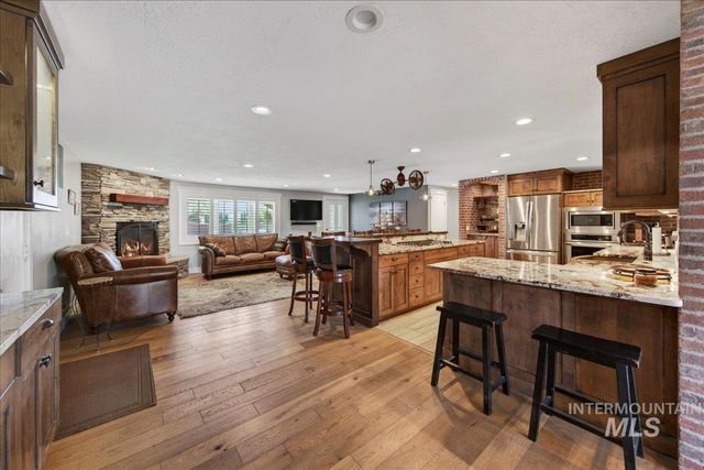 4230 N Patriot Cir, Meridian, ID 83646