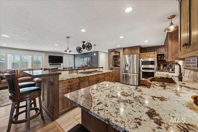 4230 N Patriot Cir, Meridian, ID 83646