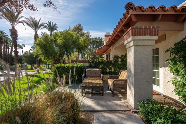 112 Sarona Circle, Palm Desert, CA 92211
